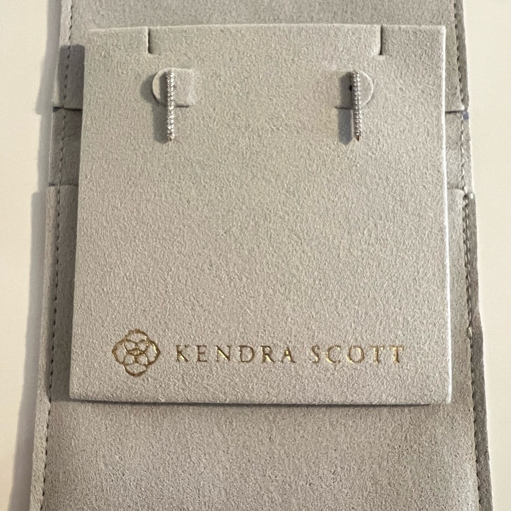 NWT Kendra Scott Raelynn Stud in 14k Gold
